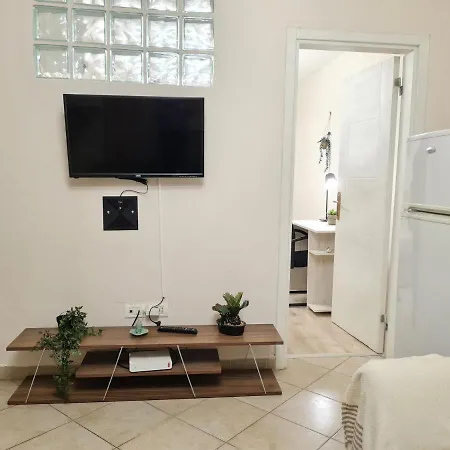 公寓 Downtown Boulevard With A Cute Balcony! *