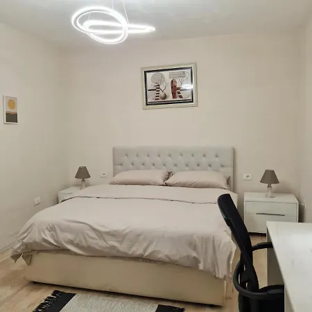 Downtown Boulevard With A Cute Balcony! *