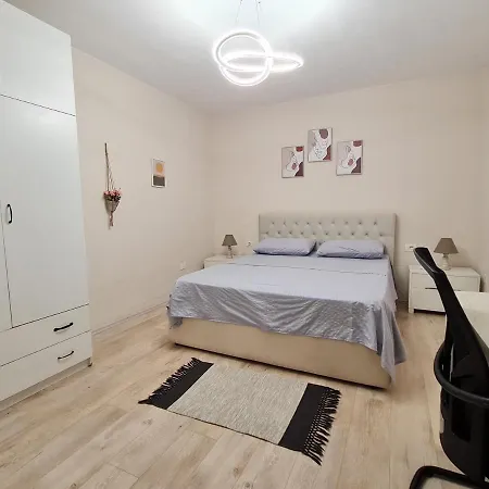 Downtown Boulevard With A Cute Balcony! * 티라나