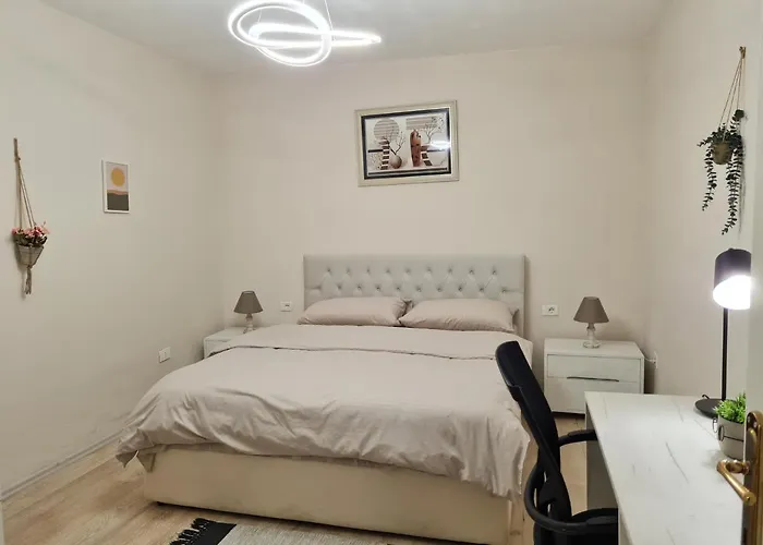 Downtown Boulevard With A Cute Balcony! *