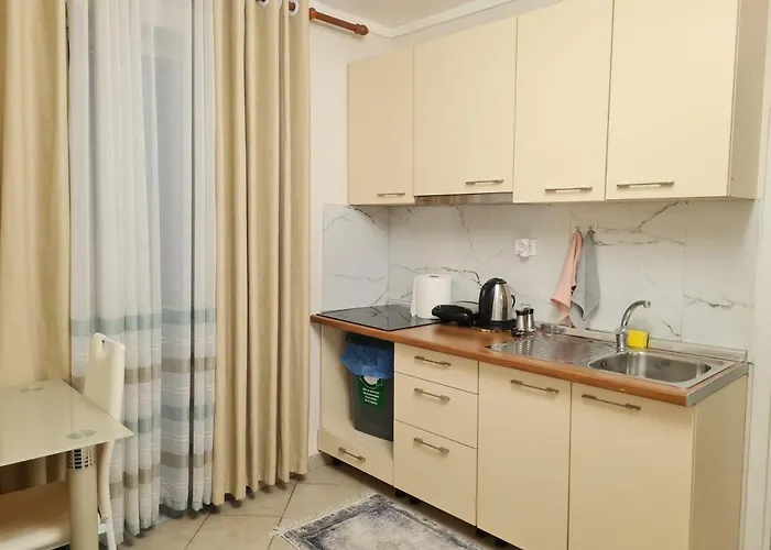 Downtown Boulevard With A Cute Balcony! Apartment